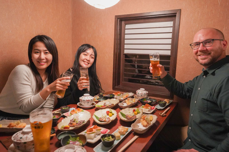 Kyoto Premium Night Foodie Tour in Gion(9+dishes + 3 Sake tastings) - Start beside the Izumo-no-Okuni statue