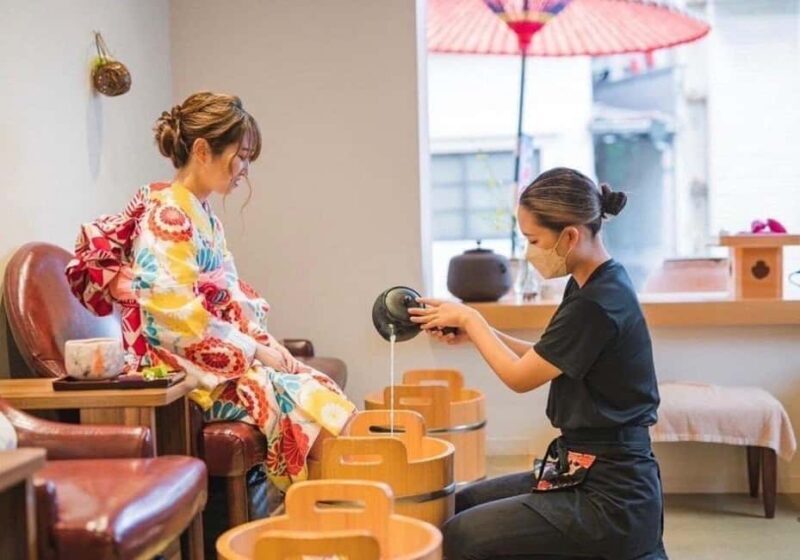 Kyoto: Private Licensed Guided Walking Tour with Foot Spa - Good To Know