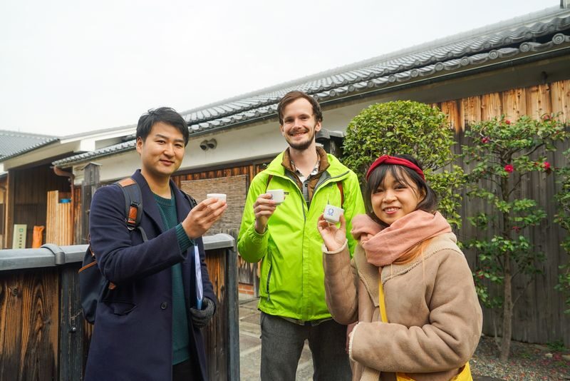 Kyoto Sake Tour in Fushimi: 18 Sake Tastings & Historic Breweries - What the price includes, and what it doesn’t