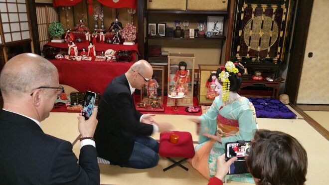 Kyoto Style Machiya: Maiko Happy Hour! - Engaging With Maiko and Geiko Performances