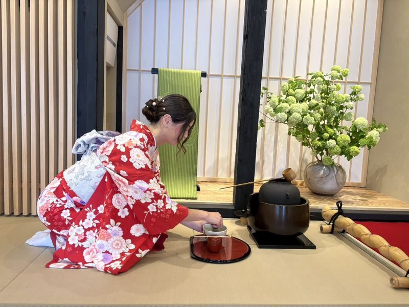 Kyoto: Tea ceremony & Kimono Rental OKADA Japan culture center - Start with the kimono, not the tea
