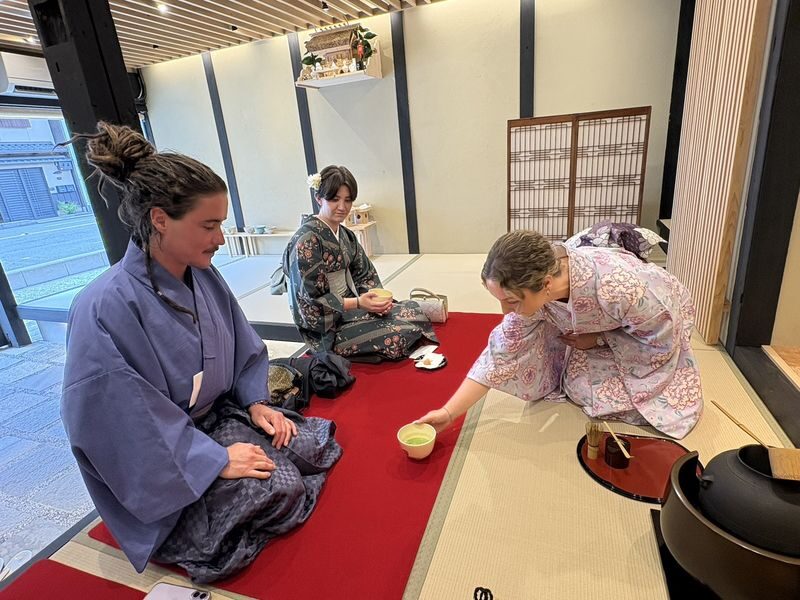 Kyoto: Tea ceremony & Kimono Rental OKADA Japan culture center - Keep the kimono for a Kyoto stroll