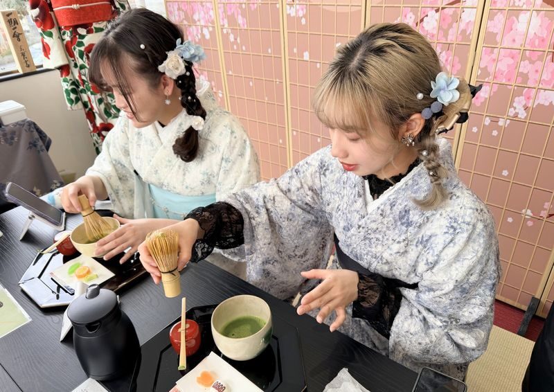 Kyoto Tea Ceremony & Matcha Making / TIA Arashiyama Shop - Who will get the most from this experience