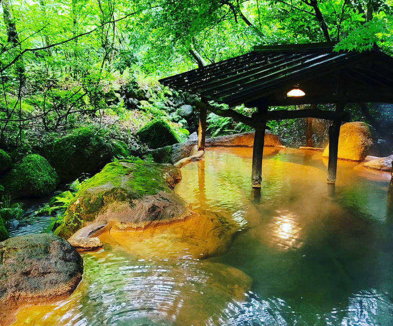 Kyushu Hiking Tour | Kamishikimi Kumanoimasu Shrine & Mount Aso Kusasenri & Kurokawa Onsen & Free Crater Shuttle Bus (Departing from Kumamoto/Fukuoka) - Kamishikimi’s lantern-lined climb