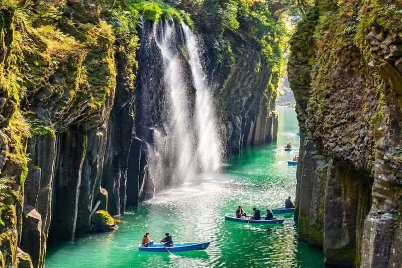 Kyushu Miyazaki | Day Tour with Optional Lunch & Boat Ride: Takachiho Gorge & Mount Aso | Kamishikimi Kumanoimasu Shrine & Amanoyasu-gawara Full-Day Romantic Tour - Should you book this Takachiho and Aso tour?