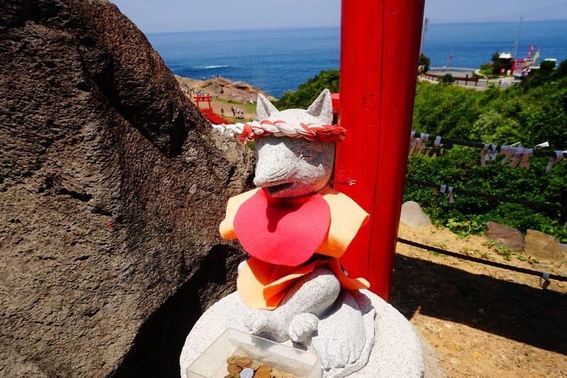 Kyushu: Mojiko & Karato Market & Tsunoshima Bridge & Motonosumi Shrine Day Trip (From Fukuoka) - Karato Market: lunch with a view of the water