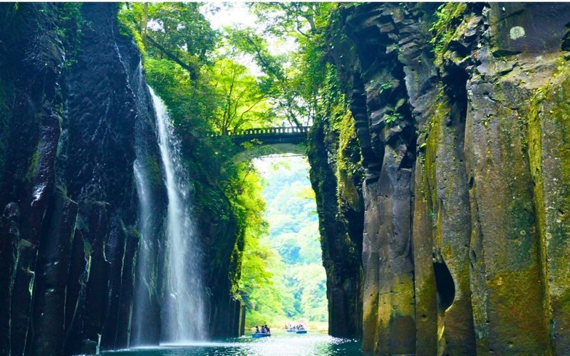 Kyushu: Mount Aso Crater, Kamishikimi Kumanoza Shrine & Takachiho Gorge Day Tour (Departing from Fukuoka) - The long ride is part of the bargain