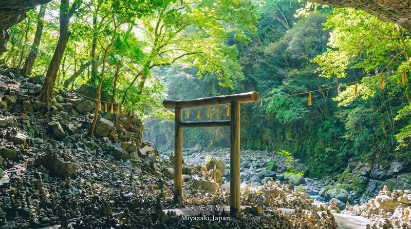 Kyushu One-Day Tour: Takachiho Railway & Takachiho Gorge & Amano Iwato Shrine (Chinese and English Speaking Guide, Departing from Fukuoka) - Takachiho Gorge: cliffs, river, and Manai Falls