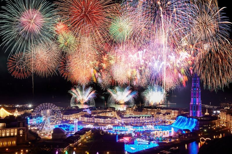 Kyushus Largest Fireworks Display: Huis Ten Bosch & Kyushu Grand Fireworks Festival Day Trip (Departing from Fukuoka) - What the guide does, and what to confirm