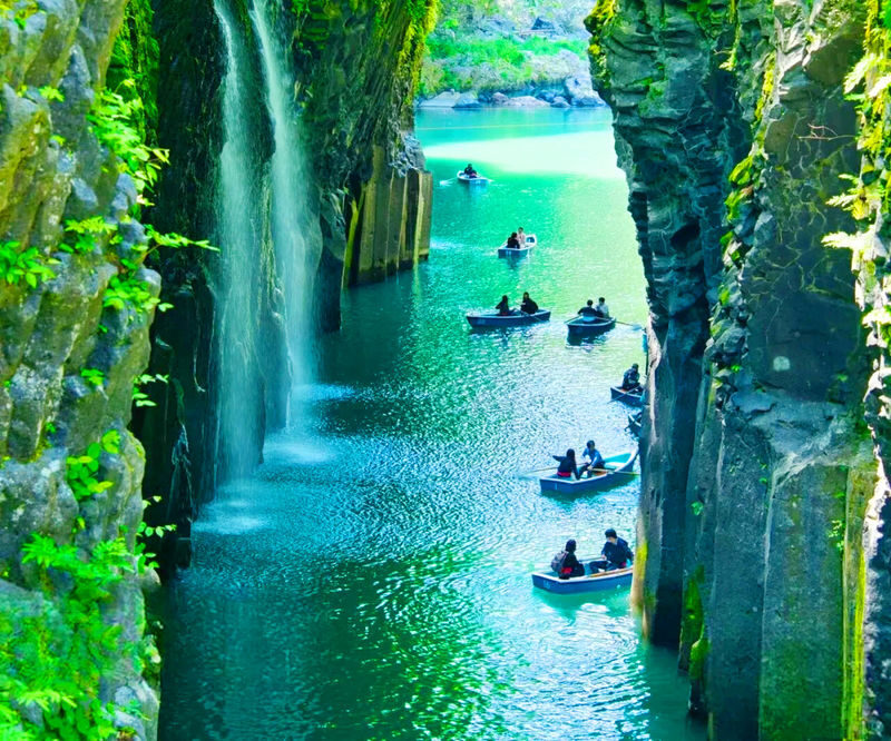 Kyushu Takachiho Secret One-Day Tour: Takachiho Railway + Takachiho Gorge (Boat Experience) + Amano Iwato Shrine - A railway ride through the mountains