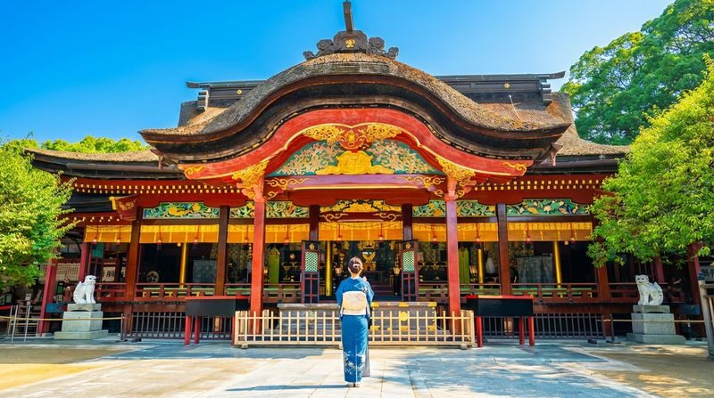 Kyushu Yanagawa & Itoshima Day Trip: Meoto Iwa & Ichiran Ramen & Yanagawa River Cruise & Shiraito Falls/Raizan Sennyoji Temple & Dazaifu Tenmangu Shrine (Departing from Fukuoka) - What guides add to a fast-moving day