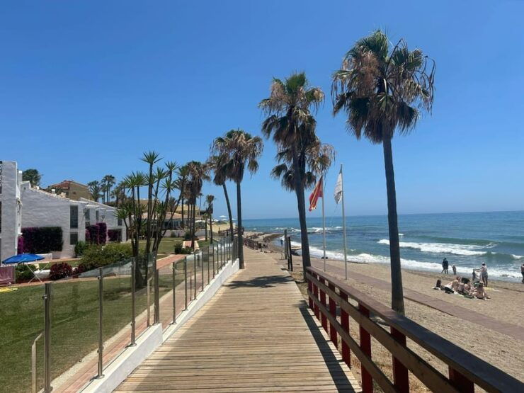 La Cala De Mijas: Beach Walk With Tapas - Experience Highlights