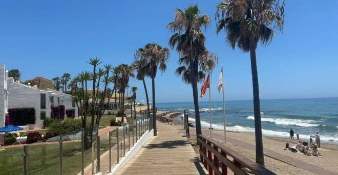 La Cala De Mijas: Beach Walk With Tapas - Duration and Price