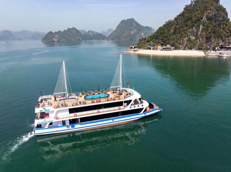 La Casta Luxury Day Cruise: Ha Long Bay with Sung Sot & Ti Top - What to know before you book