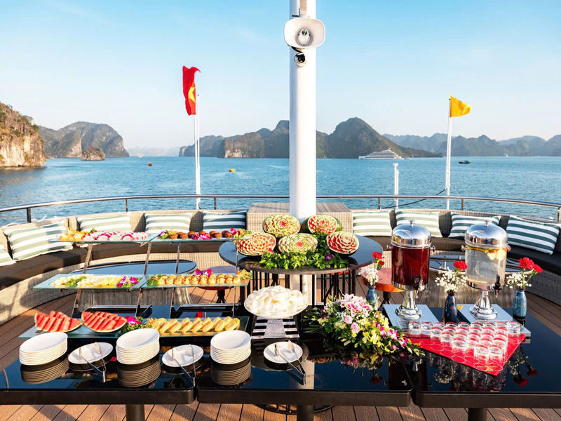 La Casta Luxury Day Cruise: Ha Long Bay with Sung Sot & Ti Top - Ti Top Island: beach time or a climb