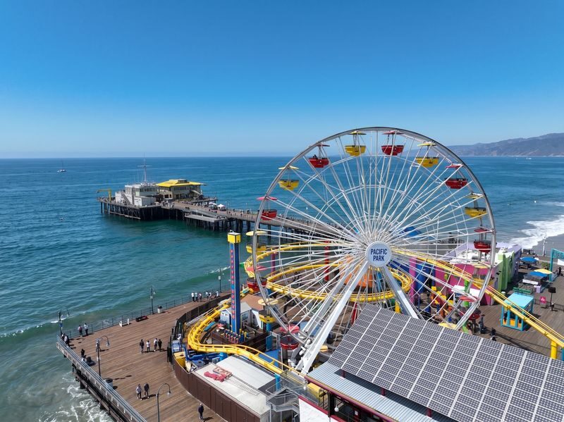 LA City and Beaches Iconic Day Tour with Optional Transfers - From the coast to Hollywood in one day