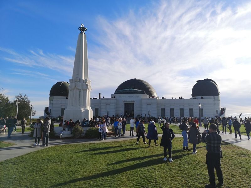 LA City and Beaches Iconic Day Tour with Optional Transfers - What the price includes, and what it does not