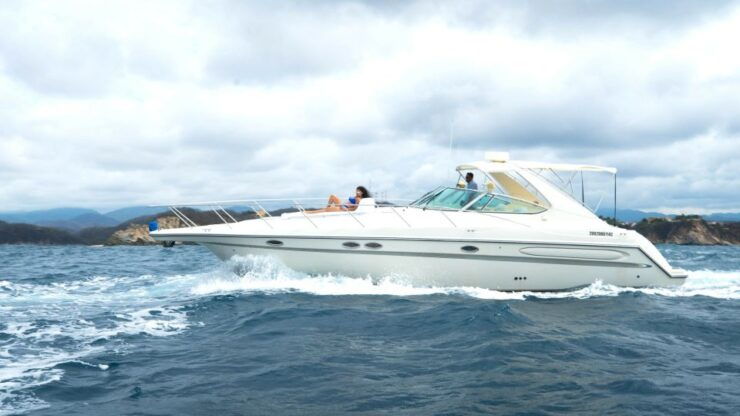 La Crucecita: Private Yacht Cruise in Huatulco With Drinks - Experience Highlights