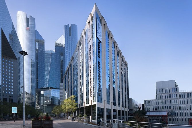 La Defense Private Transfer to Airport or Central Paris - Date Selection and Booking