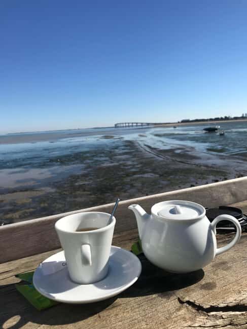 La Flotte : French lesson in a café and guided tour. - Who Should Book This Tour?