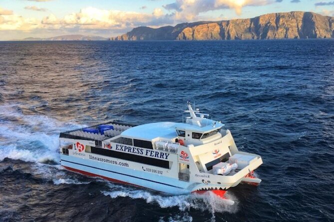 La Graciosa a Tu Disposición (Traslado En Autobús Y Boleto De Ferry De Regreso) - Overview and Inclusions