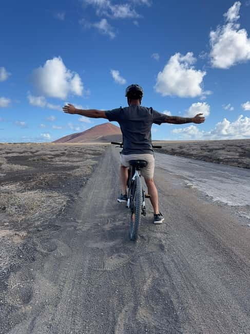 La Graciosa: Rent your ELECTRIC BIKE and explore the island at your own pace. - Authentic Insights from Reviews