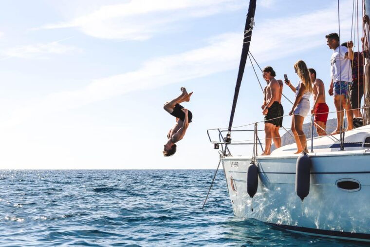 La Herradura: Sailing and Dolphin Watching Tour - Amenities Included