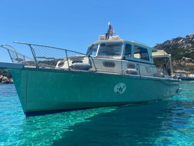 La Maddalena Archipelago: Boat Tour on Board Mitica - Onboard Amenities