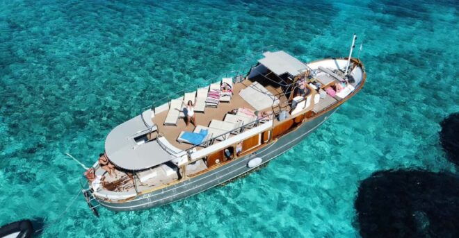 La Maddalena: Motor Yacht Tour La Maddalena Islands From Palau - Onboard Experience