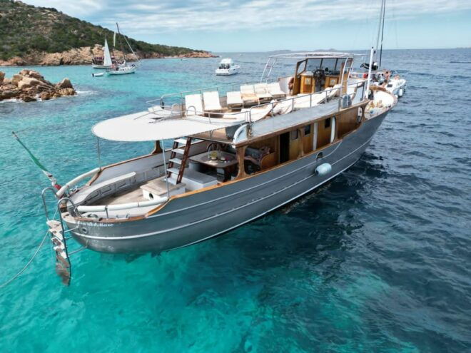 La Maddalena: Motor Yacht Tour La Maddalena Islands From Palau - Inclusions and Amenities