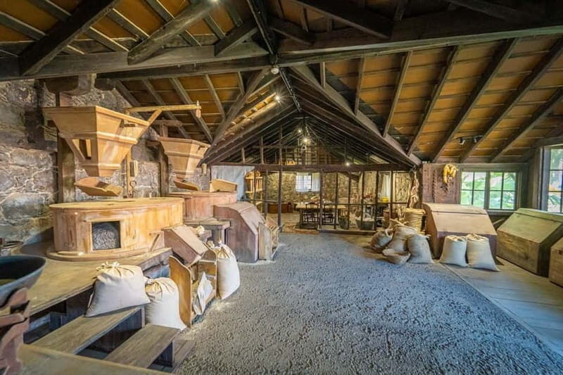 La Orotava:Casa de los Balcones & Molino del Hoyo Gofio Mill - Exploring La Orotava with the Twin Ticket