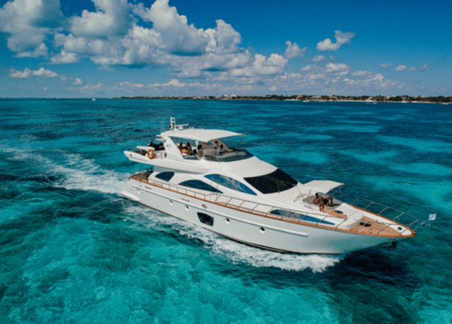 La Paz: Azimut 80 Yacht Charter - Commitment to Excellence