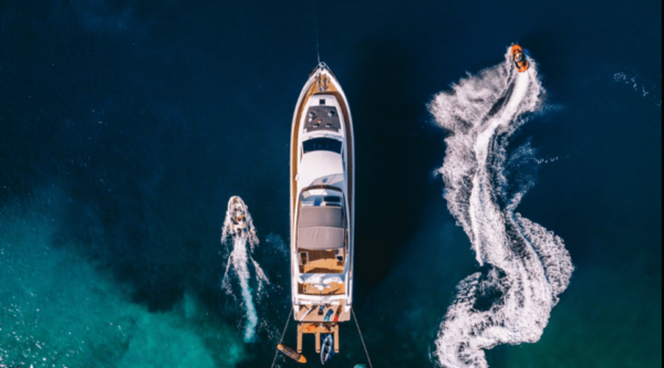 La Paz: Luxury Yacht Charter Experience Ferretti 80' - Ideal for Special Occasions
