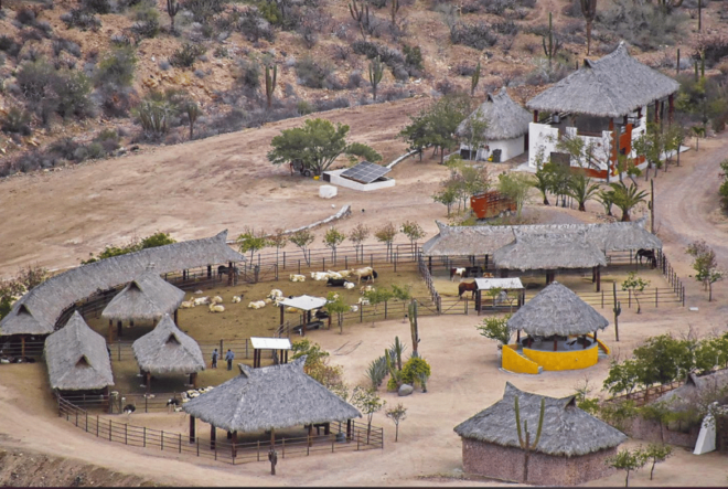 La Paz: Morning Guided Hike & Organic Breakfast - Outdoor Amenities