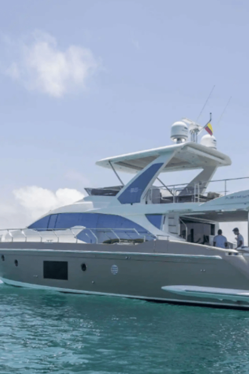 La Paz: Yacht Charter - Azimut 66' - Luxury Yachting Experience