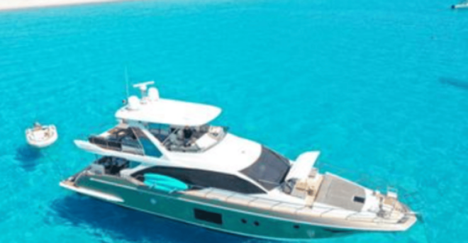 La Paz: Yacht Charter - Azimut 66' - Exploring Bajas Waters