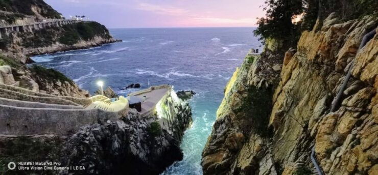 La Quebrada: Two Drinks & High Cliff Diving Exhibition - Activity Details