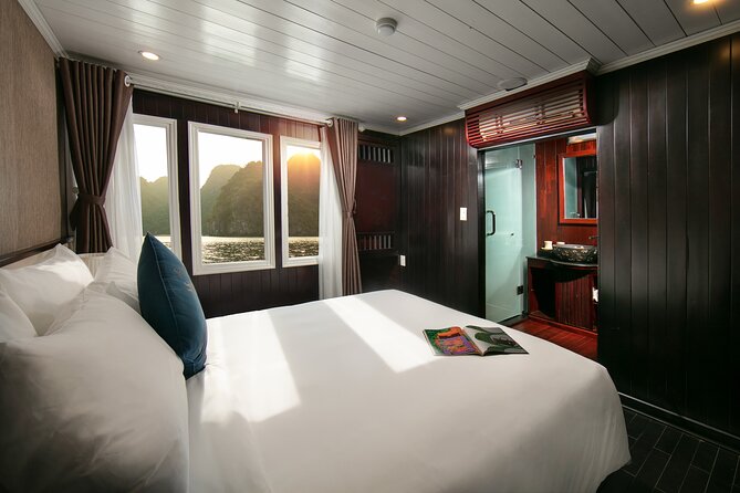 La Regina Classic Cruise, Stunning Bai Tu Long Bay 2 Day 1 Night - Dining Experience