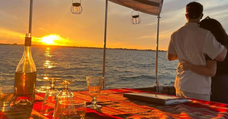 La Rochelle - 2-Hour Chilled Cruise for Friends - Unique Experience Aboard Tximista