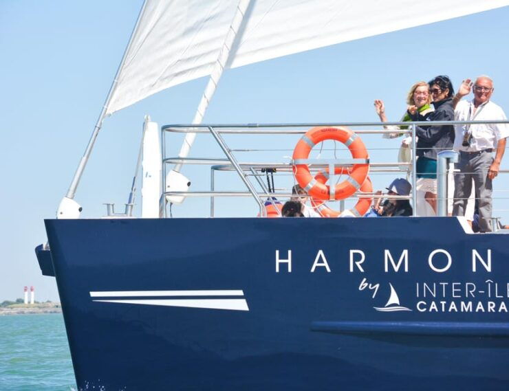 La Rochelle: Catamaran Experience (2h00) - Key Points