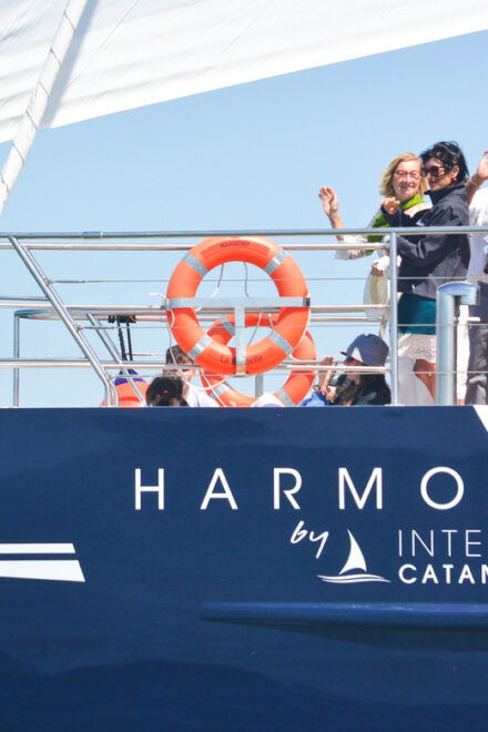 La Rochelle: Catamaran Experience (2h00) - Onboard Amenities