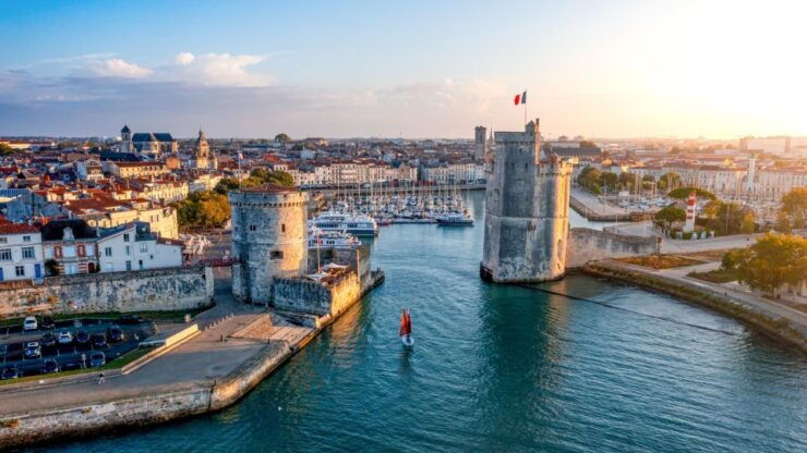 La Rochelle : Discovery Stroll and Reading Walking Tour - Activity Details