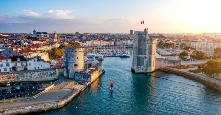 La Rochelle : Discovery Stroll and Reading Walking Tour - Experience