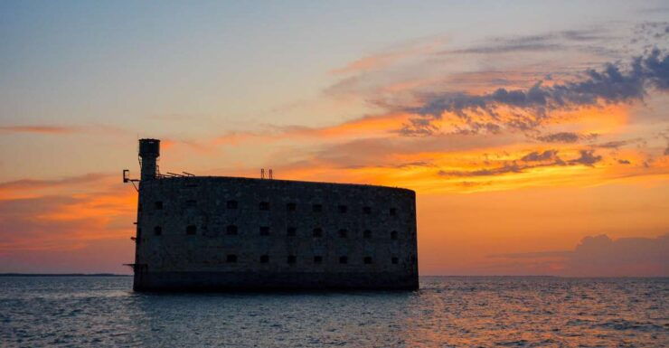 La Rochelle: Fort Boyard at Sunset (2:00) - Duration and Language
