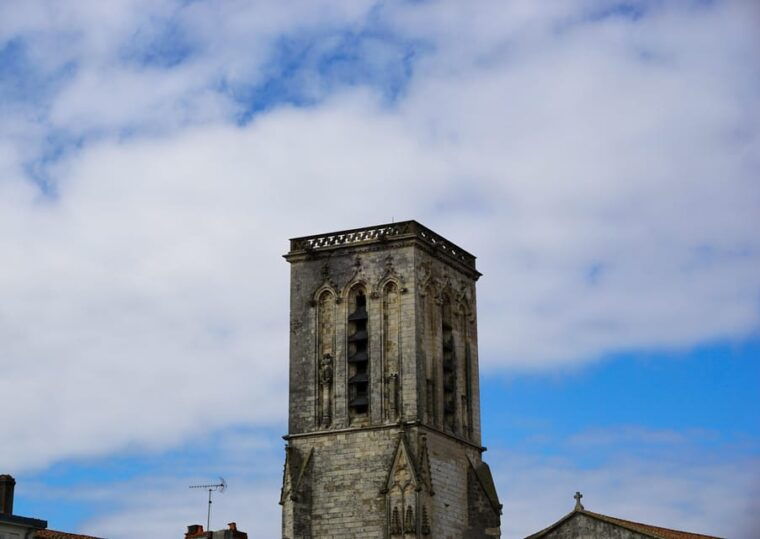 La Rochelle: Old Town and Vieux-Port Guided Walking Tour - Booking Information