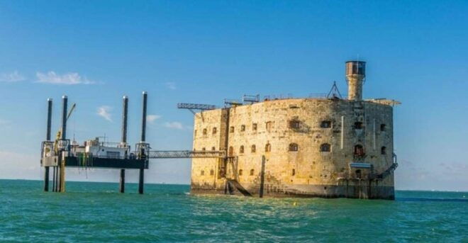 La Rochelle : Private Custom Walking Tour With a Local Guide - Inclusions