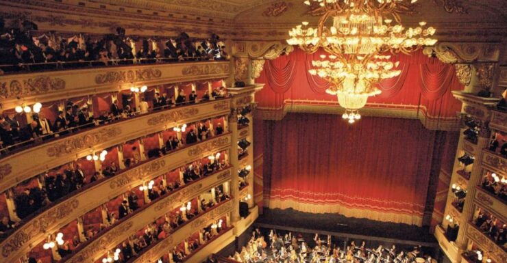 La Scala Theatre & Museum Tour Plus Walking Tour - Tour Experience Highlights