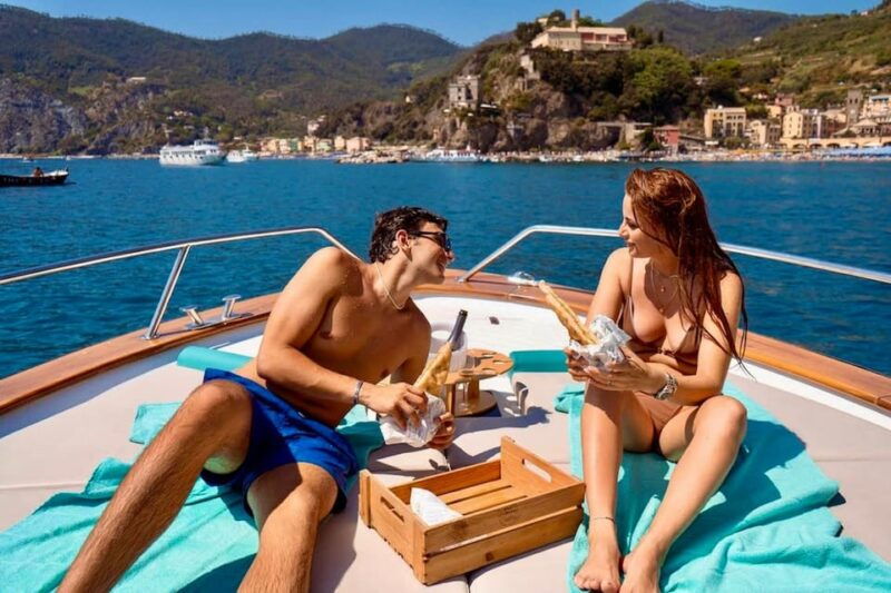 La Spezia: Cinque Terre Boat Tour with Snacks and Drinks - Second Stop: Manarola