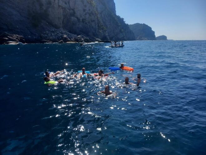La Spezia: Islands Boat Trip With Lunch on Board - Language Options