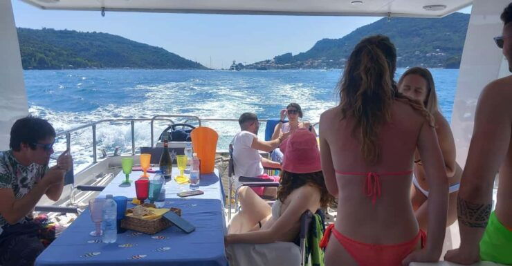 La Spezia: Islands Sunset Boat Trip With Dinner on Board - Dining on the Boat